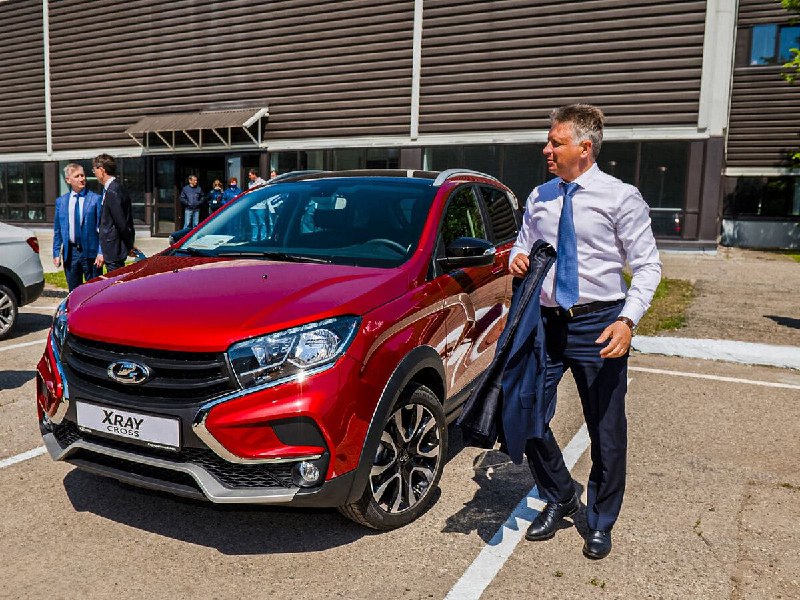 Президент АВТОВАЗа представляет новую LADA Aura