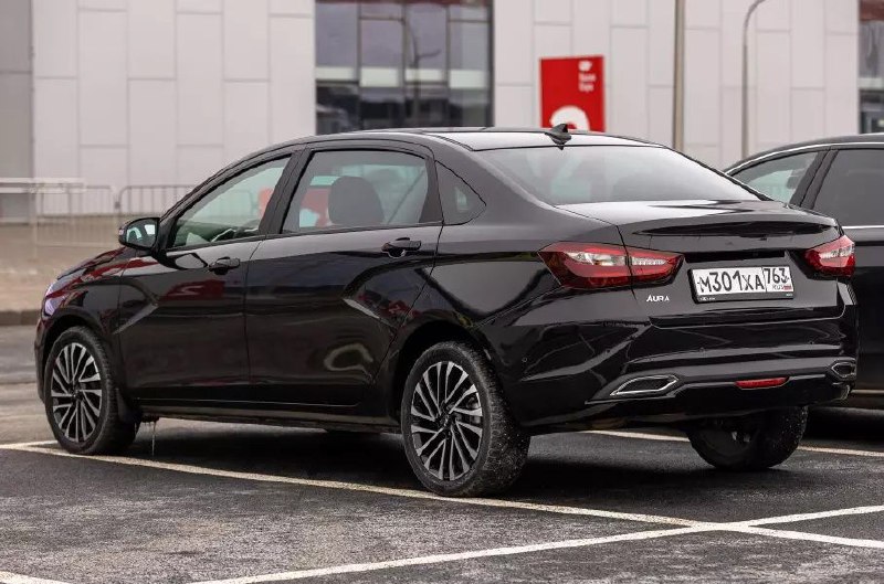 Президент АВТОВАЗа представляет новую LADA Aura