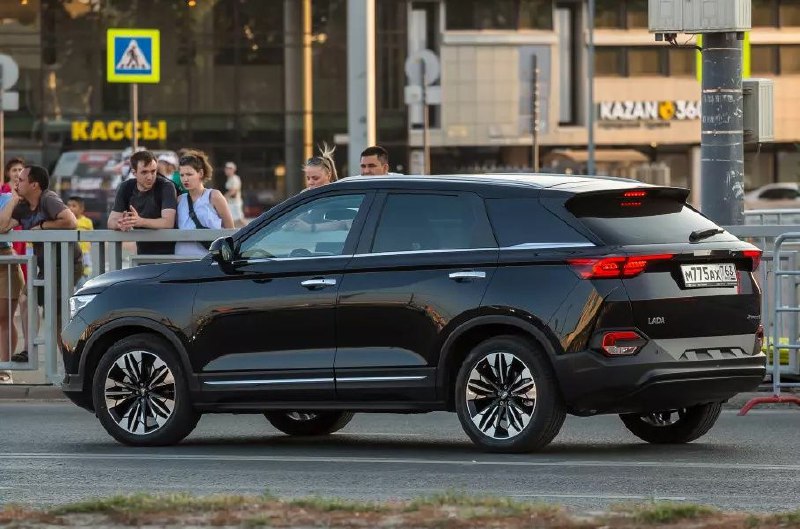 Президент АВТОВАЗа представляет новую LADA Aura