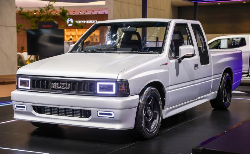 Isuzu представляет рестомод Dragon Max на базе пикапа TFR