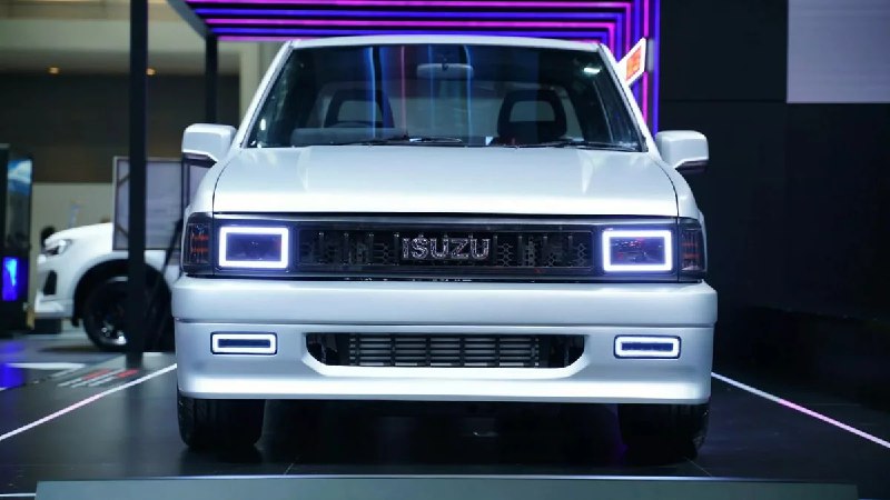 Isuzu представляет рестомод Dragon Max на базе пикапа TFR