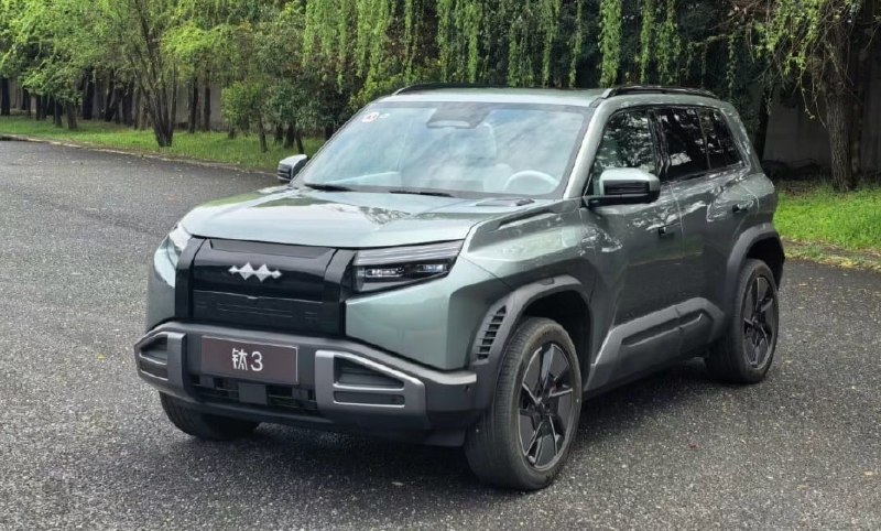 Новый электрический кроссовер BYD Titanium 3 с интегрированным дроном