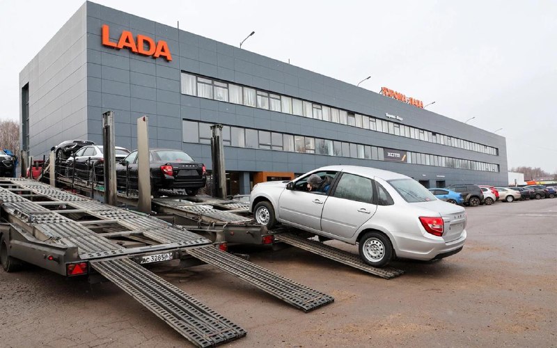 АвтоВАЗ сообщила о резком падении продаж автомобилей