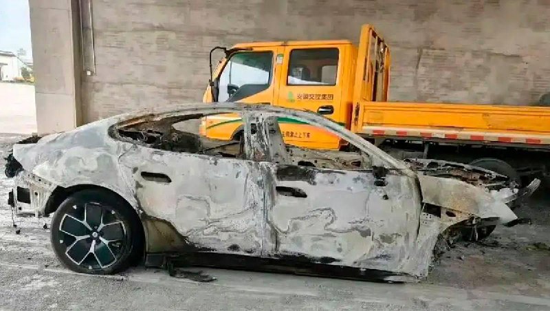 Трагическое ДТП с электроседаном Xiaomi SU7: три fatalities