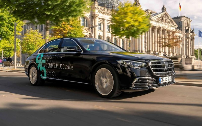 Обновленный Mercedes-Benz S-Class: новый уровень автопилота и технологий
