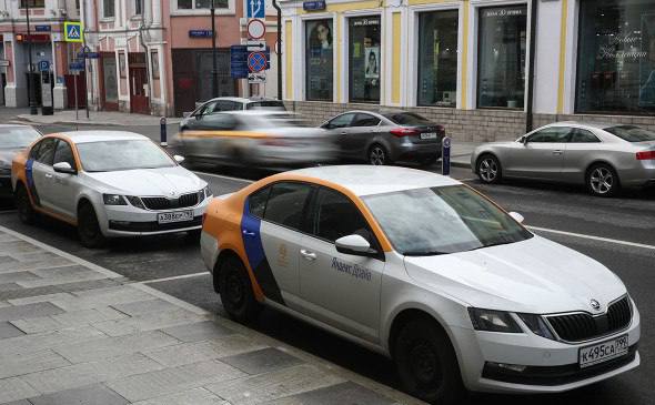 Рекордные показатели такси и каршеринга в Москве в 2024 году