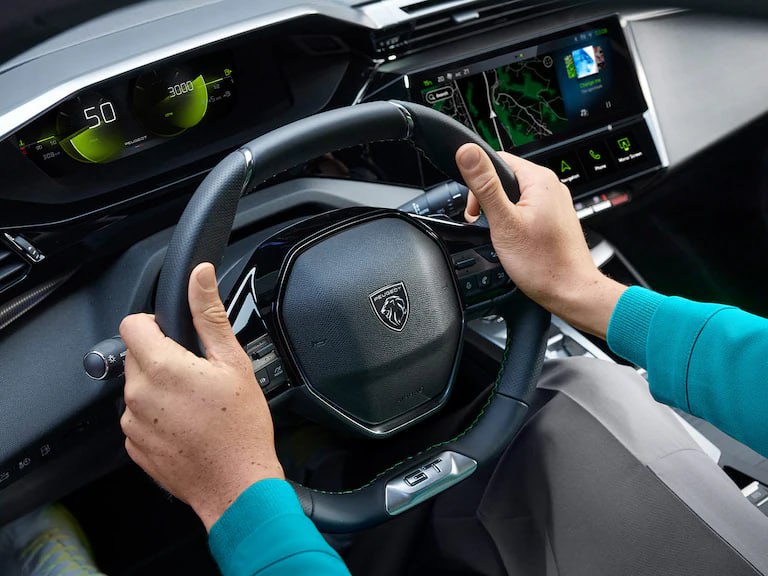 Новая эпоха рулевого управления: Peugeot и Stellantis на передовой технологий