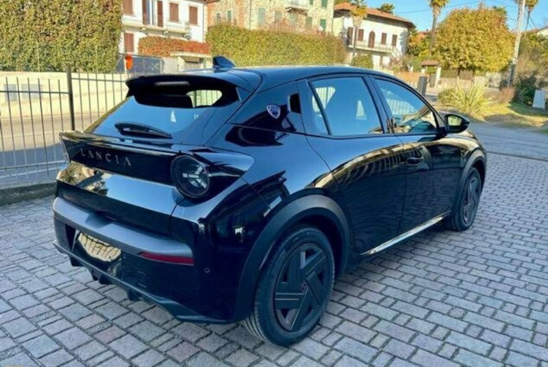 Lancia представила обновленный хэтчбек Ypsilon