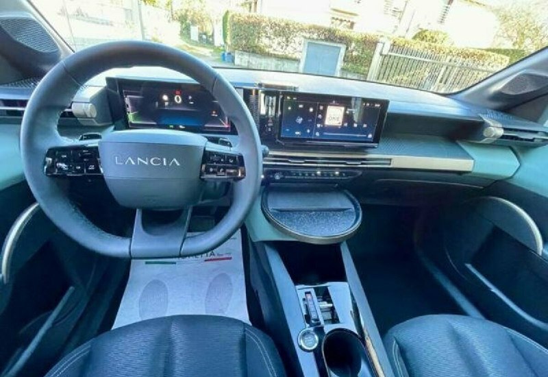 Lancia представила обновленный хэтчбек Ypsilon