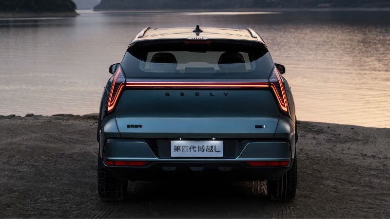 Обновленный Geely Atlas: Премьера нового кроссовера в Китае