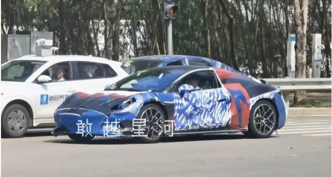 Китайская Denza готовит спорткар для конкуренции с Porsche 911