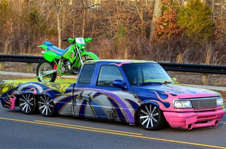 Уникальный пикап: старый Ford Ranger с шестью колесами