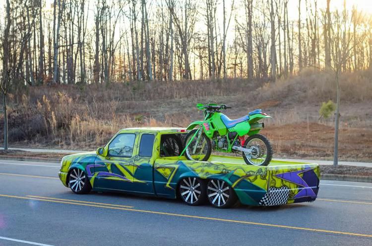 Уникальный пикап: старый Ford Ranger с шестью колесами
