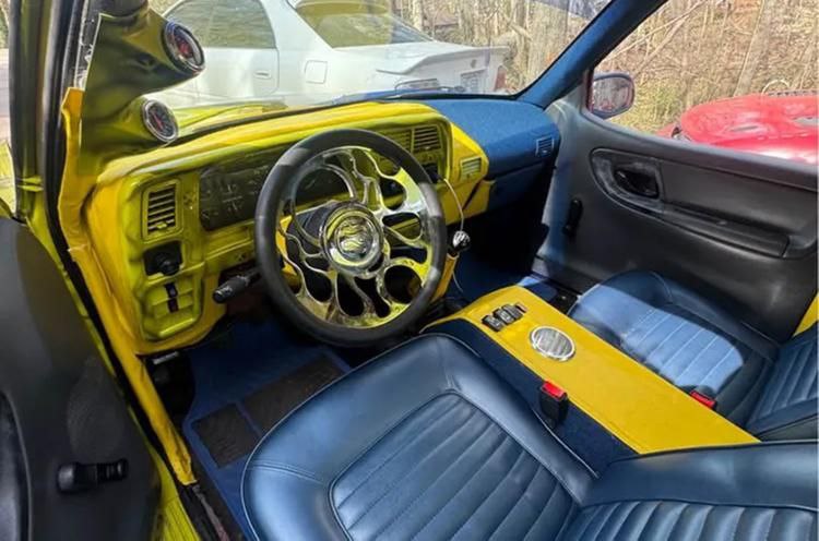 Уникальный пикап: старый Ford Ranger с шестью колесами