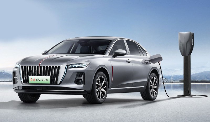 Hongqi H5: новинки Black Edition и гибридная версия