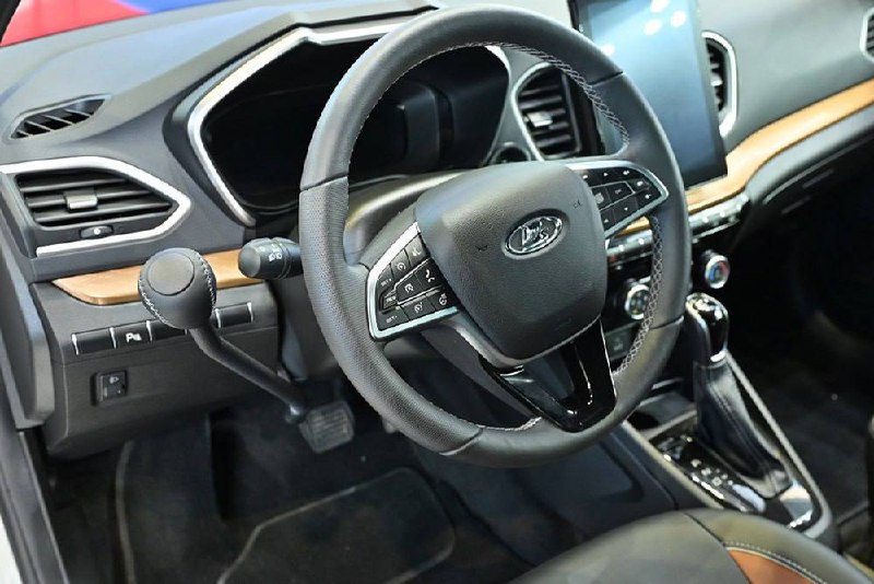 АвтоВАЗ запускает Lada Vesta с ручным управлением для людей с ограниченными возможностями