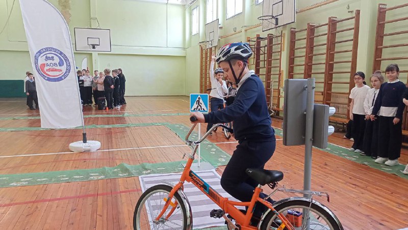 Запуск программы по обучению детей безопасному вождению на велосипедах в Санкт-Петербурге