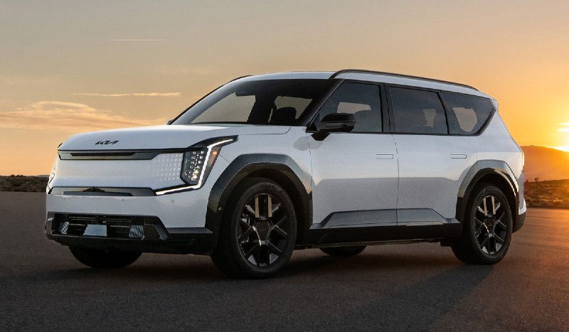 Новый электрический кроссовер Kia EV9 Nightfall Edition на автосалоне в Нью-Йорке