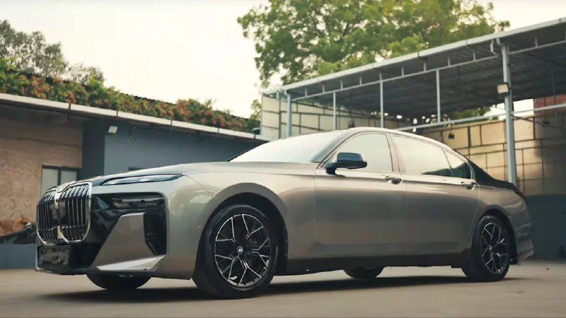 Переделка классического BMW 7 серии под дизайн нового поколения