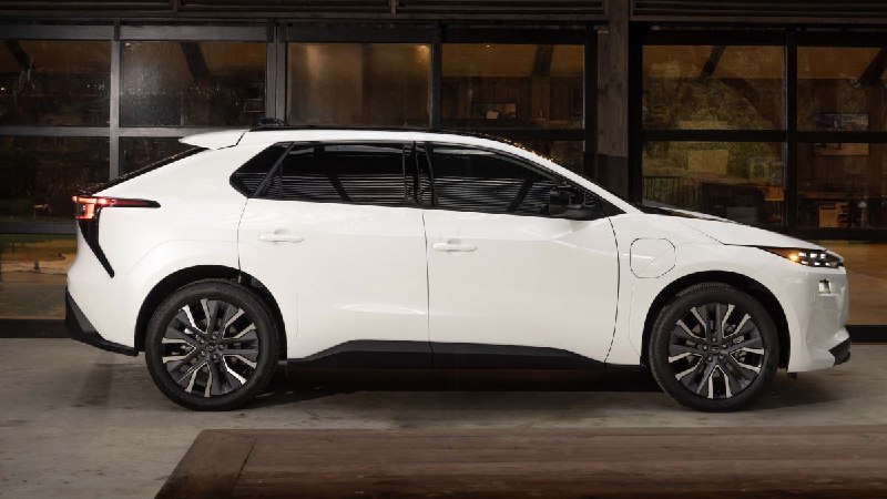 Обновлённый электрокроссовер Subaru Solterra получил модернизированный дизайн и улучшенные характеристики
