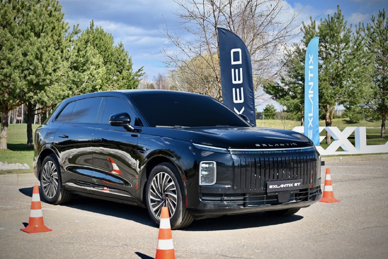 В России представлен новый гибридный кроссовер Exlantix ET от Chery