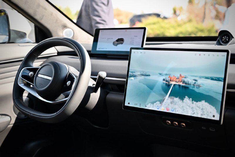 В России представлен новый гибридный кроссовер Exlantix ET от Chery