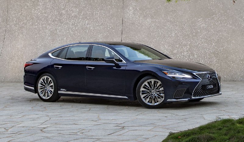 Lexus reafирмирует статус LS несмотря на новые модели