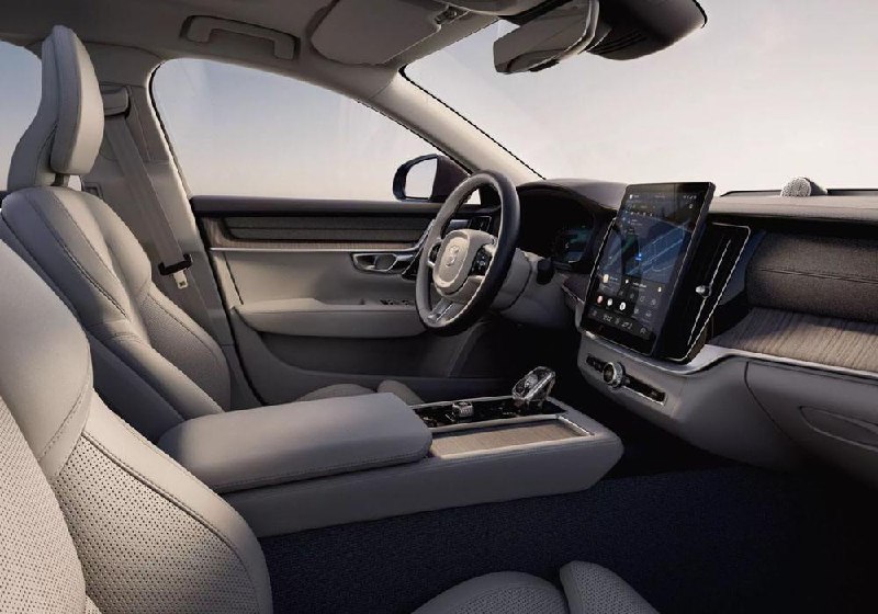 Обновление седана Volvo S90: новые дизайн и технические характеристики