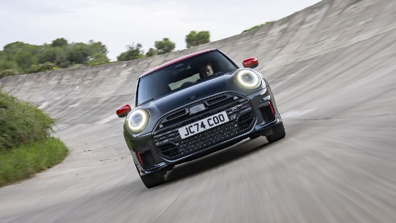 Компания Mini сохраняет выпуск бензиновых моделей несмотря на планы электрификации