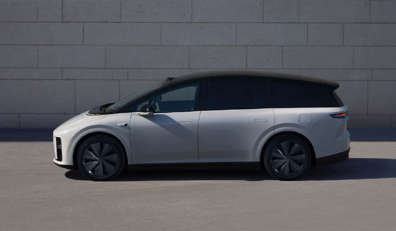 Раскрыты характеристики нового электрокроссовера Lixiang i8