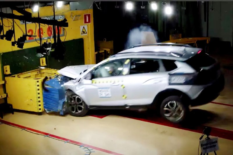 АВТОВАЗ представил видео тестов безопасности новой модели LADA Iskra