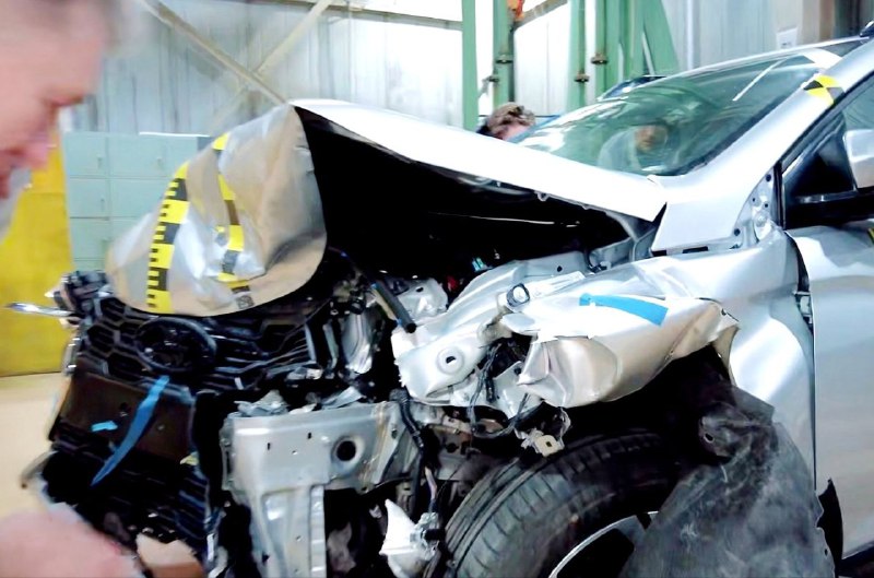 АВТОВАЗ представил видео тестов безопасности новой модели LADA Iskra