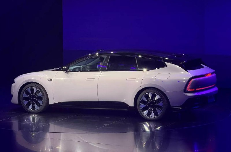 Новинка Audi: электрический кроссовер E5 Sportback без традиционных колец и с высокой производительностью
