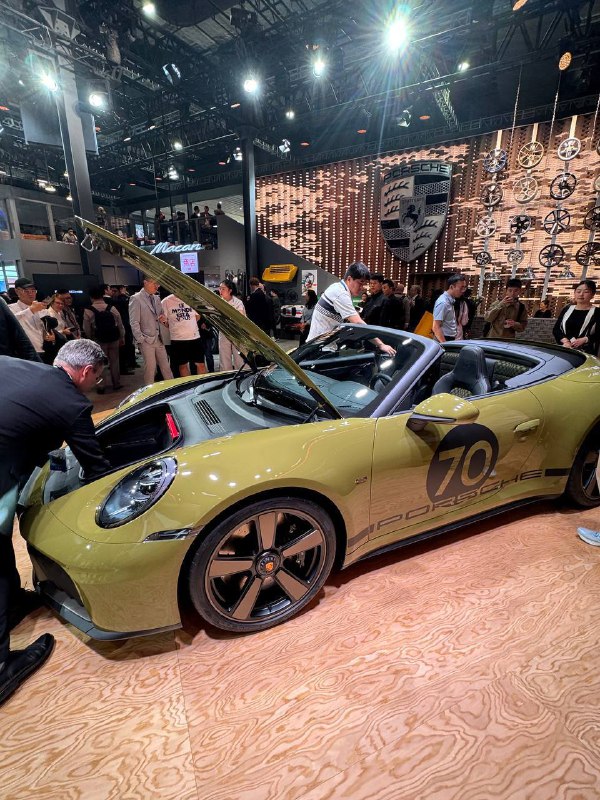 Porsche представила ретро-стильный гибрид Spirit 70