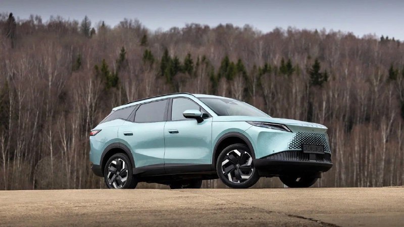 Старт продаж китайского внедорожника Omoda C7 в России: характеристики и комплектации