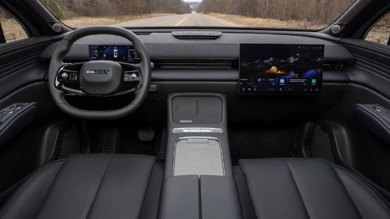 Старт продаж китайского внедорожника Omoda C7 в России: характеристики и комплектации