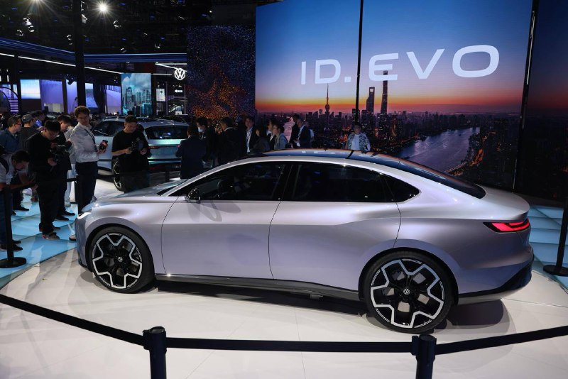 Volkswagen представила концептуальный электрический седан ID.Aura