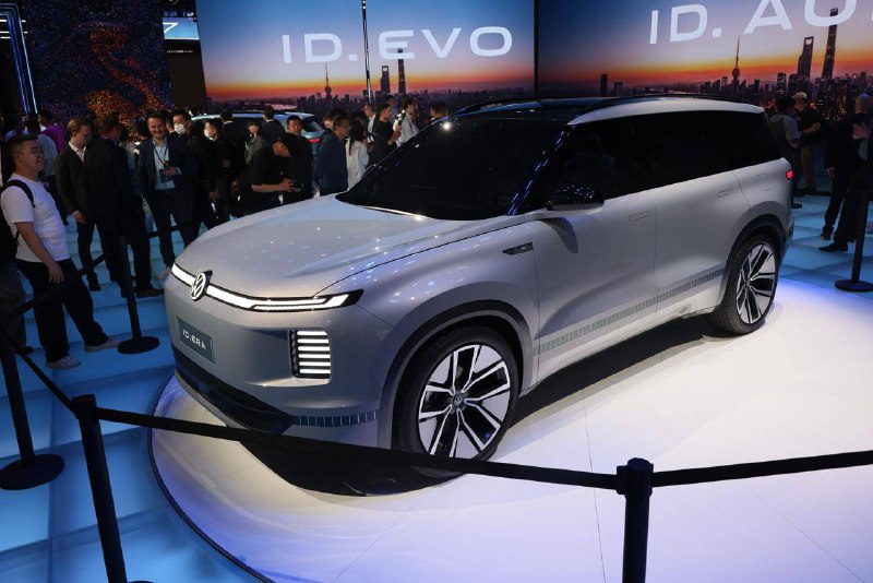 Volkswagen представила концептуальный электрический седан ID.Aura