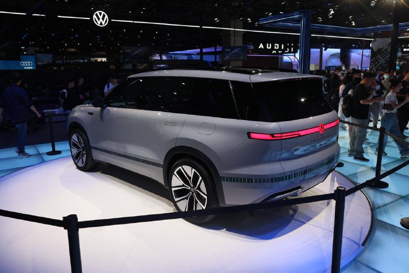 Volkswagen представила концептуальный электрический седан ID.Aura