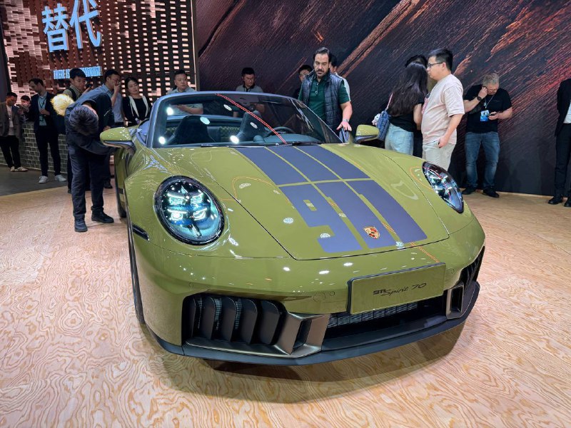 Porsche выпустила ретро-стильный гибрид на базе 911 Carrera GTS
