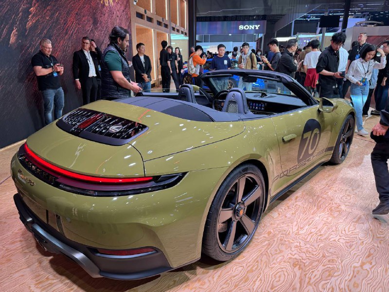 Porsche выпустила ретро-стильный гибрид на базе 911 Carrera GTS
