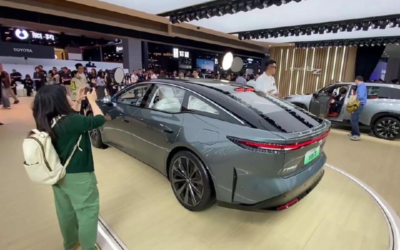 Toyota презентовала новый бизнес-седан bZ7 с электродвигателем