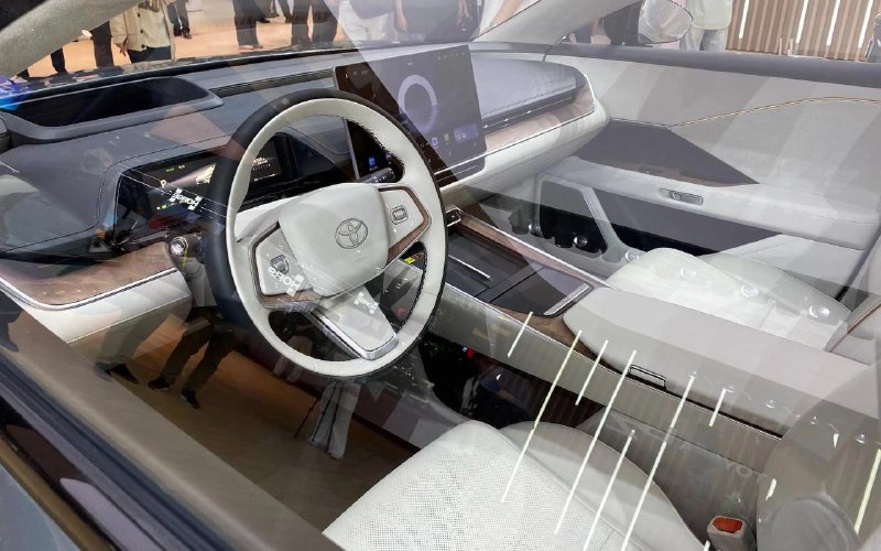 Toyota презентовала новый бизнес-седан bZ7 с электродвигателем