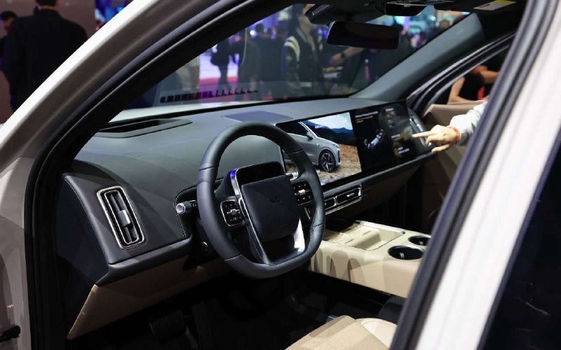 Обновленный LiXiang L6 с расширенными возможностями автопилота и новым дизайном