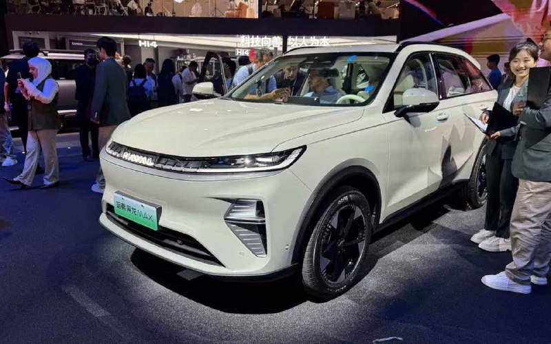 Новый среднеразмерный кроссовер Haval Xiaolong Max второго поколения