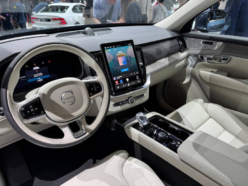 Обновление Volvo XC90: минимальные изменения и новые технологии