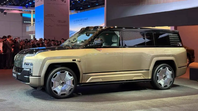 Новый флагманский внедорожник BYD YangWang U8L: роскошь и мощь