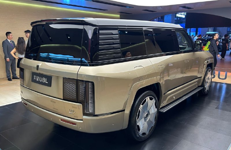Новый флагманский внедорожник BYD YangWang U8L: роскошь и мощь