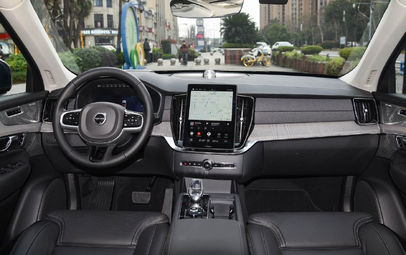 Обновленный Volvo XC90 показан на выставке в Шанхае