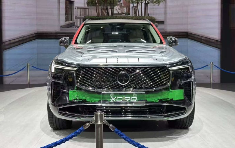 Обновленный Volvo XC90 показан на выставке в Шанхае